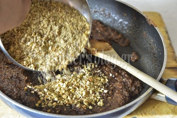 Τάρτα σφολιάτας με μήλο, σταφίδες και καρύδια. Από τον Γιώργο Γεράρδο και την κορούλα του