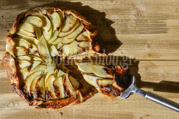 Τάρτα σφολιάτας με μήλο, σταφίδες και καρύδια. Από τον Γιώργο Γεράρδο και την κορούλα του