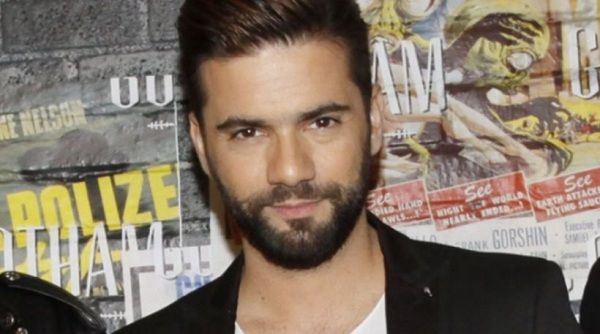 Ποιος πασίγνωστος Έλληνας τραγουδιστής είναι το αγοράκι της φωτογραφίας!