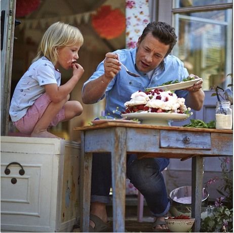 Ο Τζέιμι Όλιβερ, έχει έναν αρκετά σκληρό τρόπο για να τιμωρεί τα παιδιά του!
