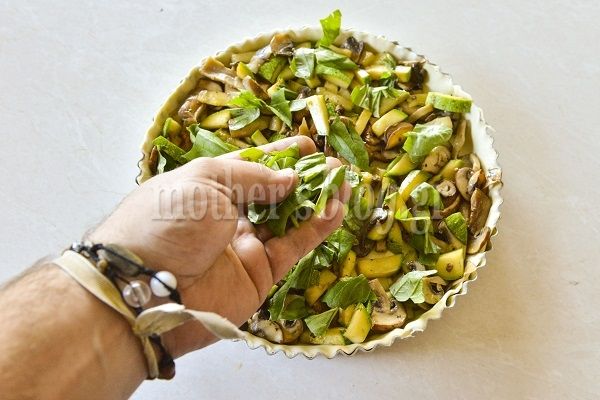 Τάρτα σφολιάτας με κολοκυθάκια, μανιτάρια και παρμεζάνα, από τον Γιώργο Γεράρδο!