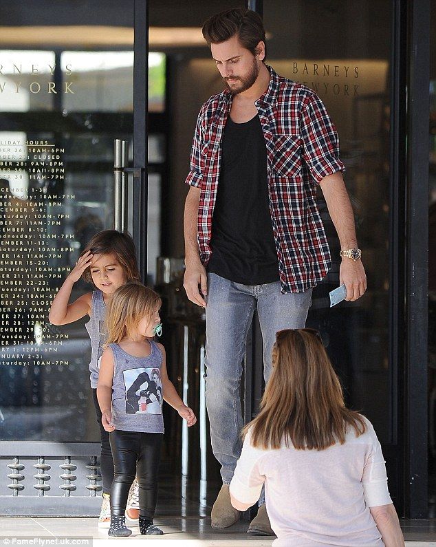 Δε θα πιστεύετε πώς έντυσε η Κόρτνει Καρντάσιαν την κόρη της για να πάνε για ψώνια! (εικόνες)