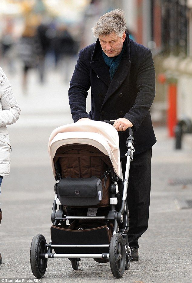 Άλεκ Μπάλντουιν: Δείτε για ποιο λόγο είναι χαζομπαμπάς! (εικόνες)