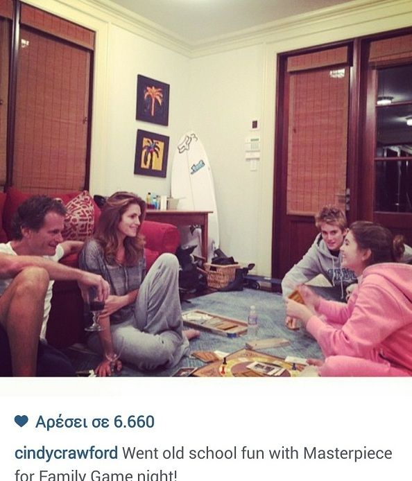 Σίντι Κρόφορντ: Δείτε τι κάνει με την οικογένειά της μία φορά το μήνα! (εικόνα)