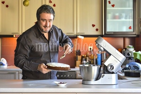 Ένα μεγάλο, λαχταριστό και γιορτινό κέικ, από τον Γιώργο Γεράρδο!