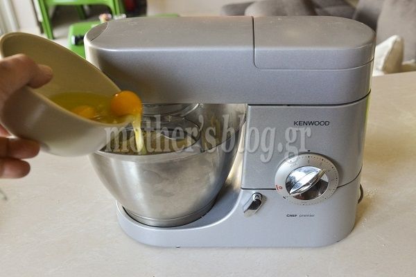 Ένα μεγάλο, λαχταριστό και γιορτινό κέικ, από τον Γιώργο Γεράρδο!