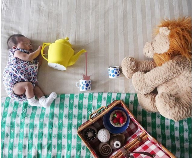 Δείτε με ποιον τρόπο χρησιμοποιεί αυτή η μαμά τα παιχνίδια του μωρού της!