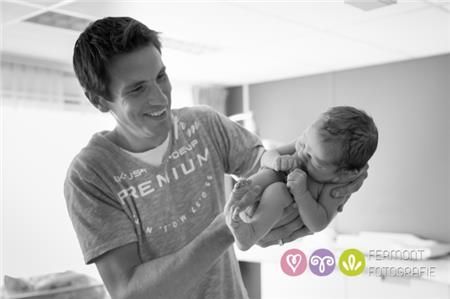 Δείτε νεογέννητα μωράκια στην εμβρυική τους στάση! (εικόνες)