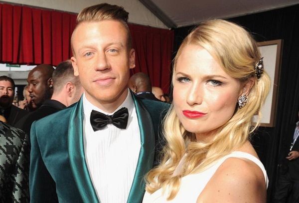 Πασίγνωστο ζευγάρι περιμένει το πρώτο του παιδί! Δείτε με ποιον όμορφο τρόπο το ανακοίνωσαν! (βίντεο)