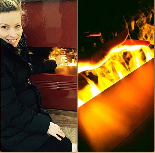 Μαριέττα Χρουσαλά: Με φουσκωμένη κοιλίτσα ζεσταίνεται στο τζάκι! (εικόνα)