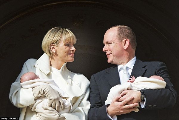 Πρίγκιπας Αλβέρτος-Πριγκίπισσα Σαρλίν: Η πρώτη δημόσια εμφάνιση των διδύμων τους! (εικόνες)