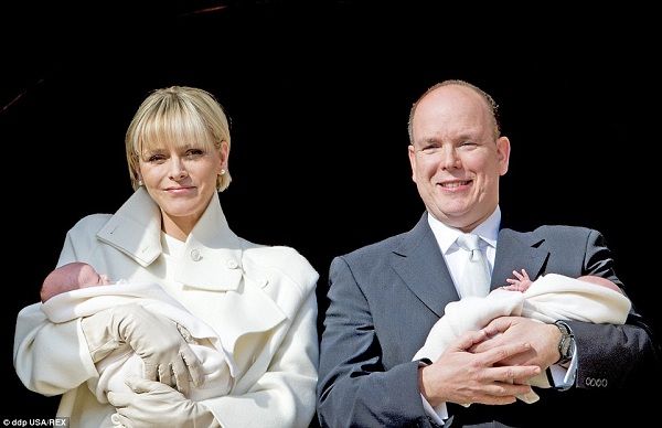 Πρίγκιπας Αλβέρτος-Πριγκίπισσα Σαρλίν: Η πρώτη δημόσια εμφάνιση των διδύμων τους! (εικόνες)