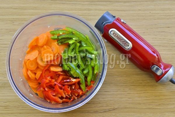 Ζεστή σαλάτα με φακές,  λαχανικά, λουκάνικο και ρόδι, από τον Γιώργο Γεράρδο!