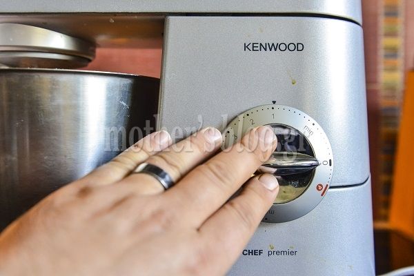 Λαχταριστό ψωμάκι με σοκολάτα και τυρί κρέμα από τον Γιώργο Γεράρδο!