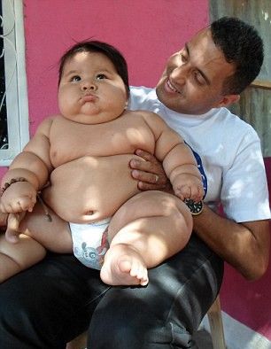 Απίστευτο: Μωρό γεννήθηκε 18 κιλά και είναι μόλις τριών ημερών (εικόνες)