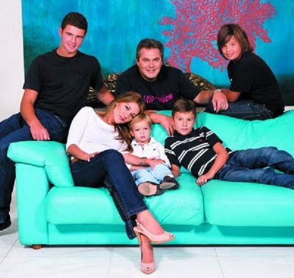 Πάνος Καμμένος: Αυτά είναι τα τέσσερα αγόρια του τρυφερού μπαμπά! (εικόνα)