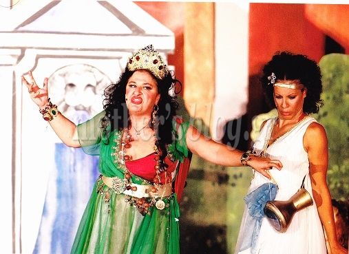 Άννα Αθανασιάδη: Γνωρίστε τη χορογράφο των θεατρικών επιτυχιών και εγγονή της Λίντα Άλμα!