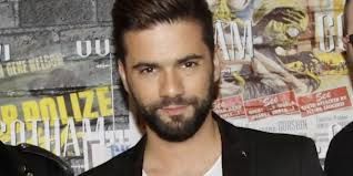 Ποιος πασίγνωστος τραγουδιστής είναι το μωράκι της φωτογραφίας; (εικόνες)