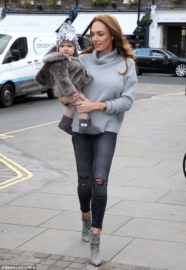 Μαμά και κόρη ντύθηκαν παρόμοια και τράβηξαν όλα τα βλέμματα πάνω τους! (εικόνες)