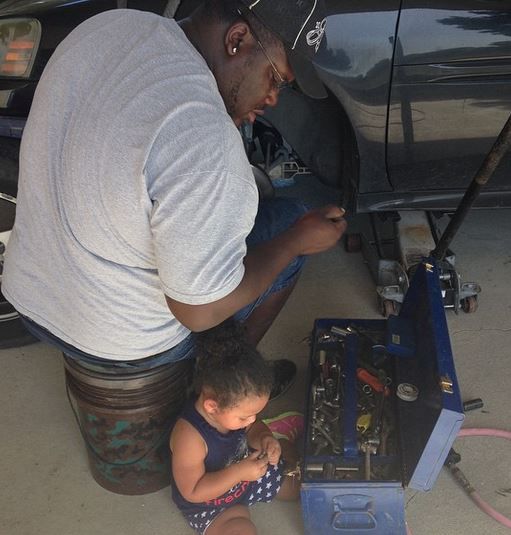 Είκοσι εικόνες που αποδεικνύουν ότι και οι μπαμπάδες τα καταφέρνουν εξίσου καλά με τα παιδιά τους!