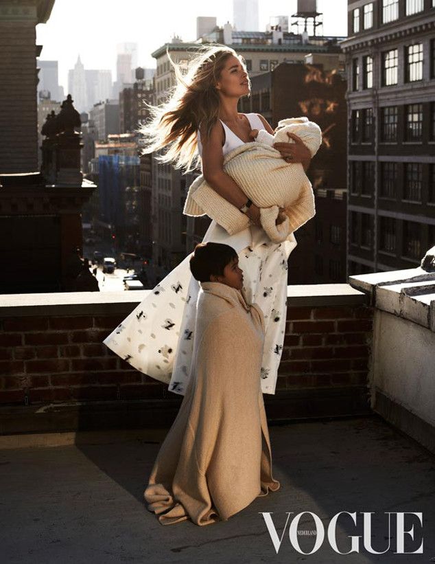 Δείτε τον άγγελο της Victoria Secret να θηλάζει μπροστά στο φωτογραφικό φακό!(εικόνες)