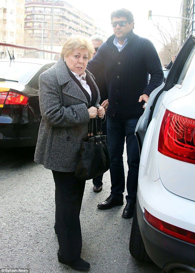 Σακίρα: Η οικογενειακή βόλτα με τους γονείς και τον αδελφό της μετά τη γέννηση του γιου της! (εικόνες)