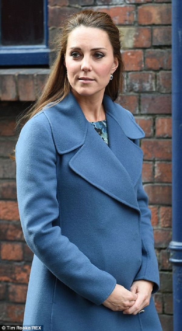 Κέιτ Μίντλεντον: Φούσκωσε η κοιλίτσα της και γκρίζαραν τα μαλλιά της! (εικόνες)