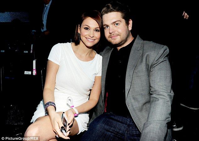 Ανακοίνωσε τη δεύτερη εγκυμοσύνη της ποστάροντας μία φωτογραφία με τη φουσκωμένη κοιλίτσα! (εικόνες)