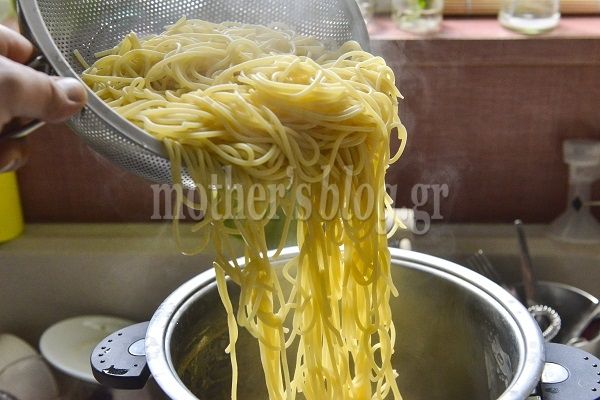 Υπέροχη μακαρονάδα με φρέσκια και λιαστή ντομάτα, από το Γιώργο Γεράρδο!