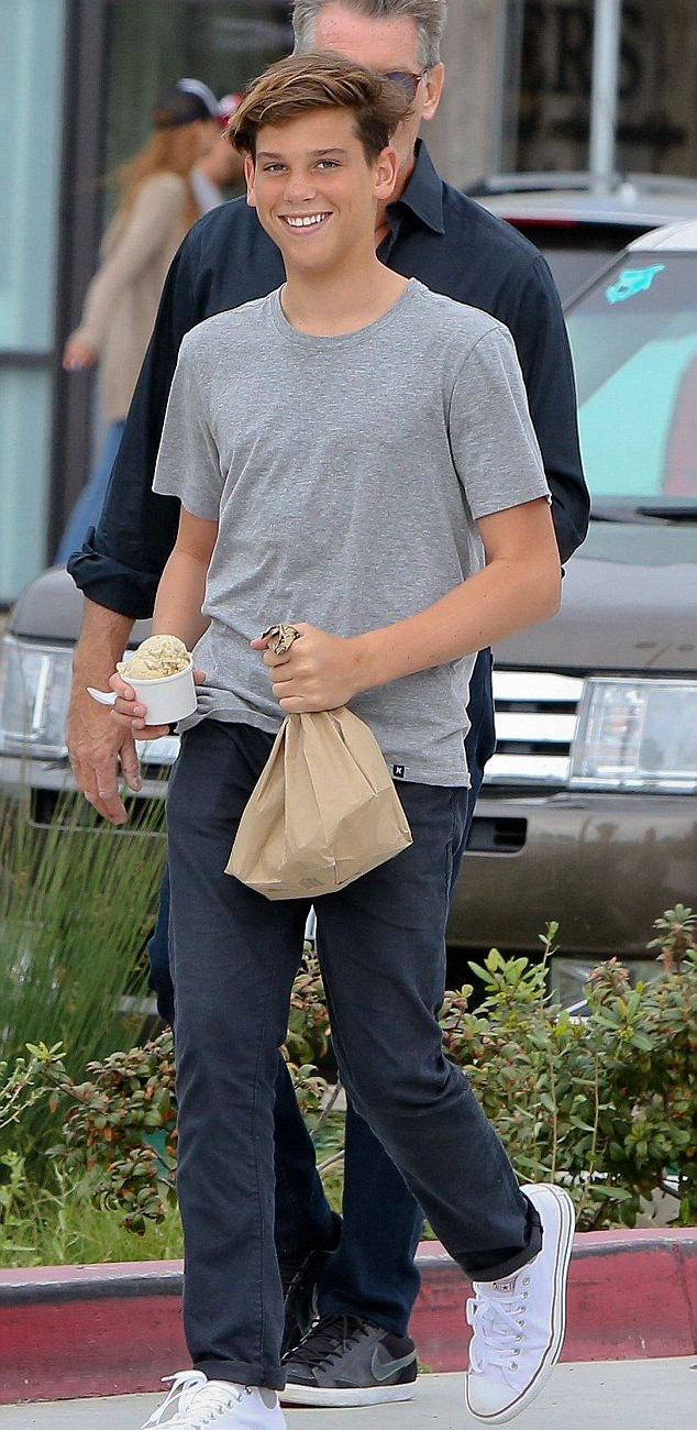 Πιρς Μπρόσναν: Δείτε για πρώτη φορά το γιο του! Του μοιάζει; (εικόνες)