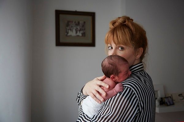 Μοναδικό: 9 φωτογραφίες 24ωρου νεογέννητων με τις μητέρες τους (εικόνες)