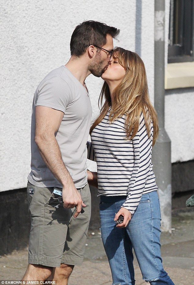 Πρόσφατα ανακοίνωσε την εγκυμοσύνη της και τώρα μας δείχνει τη φουσκωμένη της κοιλίτσα! (εικόνα)