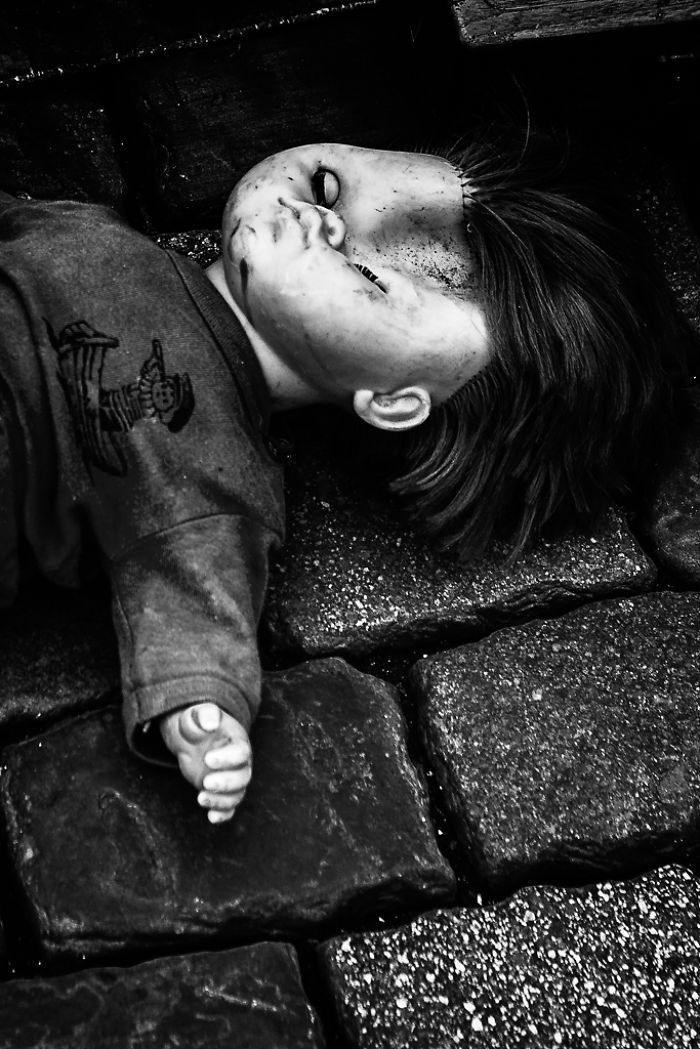 Και οι κούκλες έχουν ψυχή: Εικόνες από εγκαταλελειμμένες κούκλες!