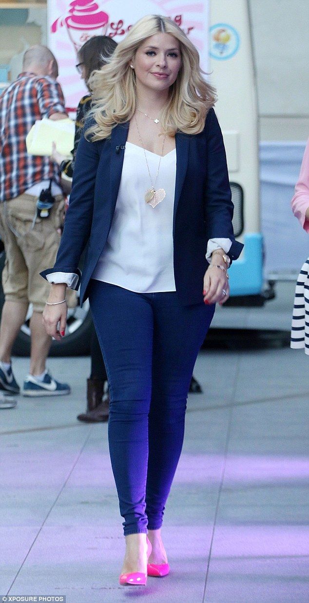 Γνωστή παρουσιάστρια άφησε την κοινωνική ζωή για να μεγαλώσει τα 3 παιδιά της! (εικόνες)