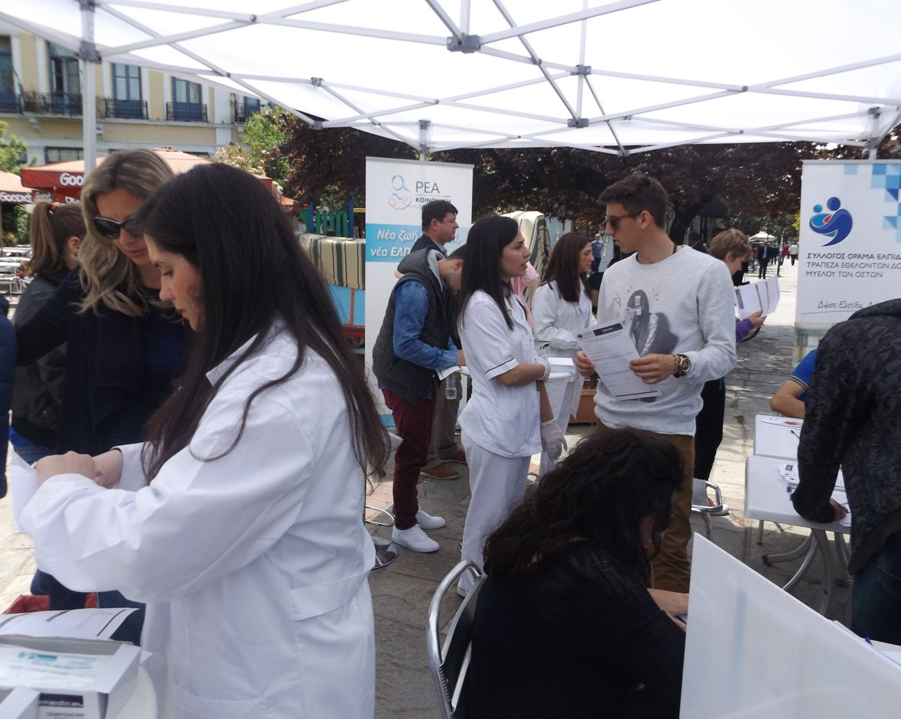 Η κλινική ΡΕΑ ταξίδεψε στην Καλαμπάκα και τα Τρίκαλα για την εξεύρεση εθελοντών δοτών μυελού των οστών (εικόνες)