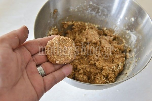 Μπισκότα βρώμης με μπανάνα και πραλίνα φουντουκιού, από τον Γιώργο Γεράρδο