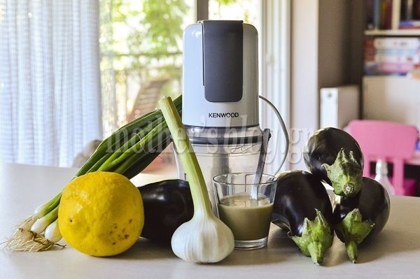 Μελιτζανοσαλάτα με ταχίνι και φρέσκο κρεμμυδάκι, από τον Γιώργο Γεράρδο