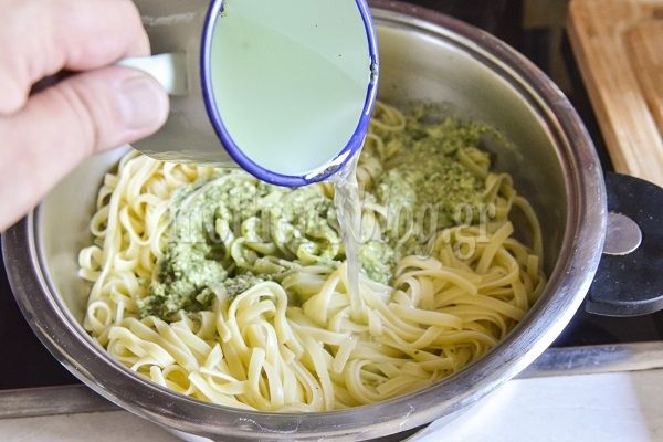 Πέστο βασιλικού με αμύγδαλα, από τον Γιώργο Γεράρδο!