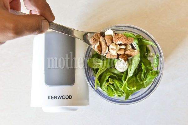 Πέστο βασιλικού με αμύγδαλα, από τον Γιώργο Γεράρδο!