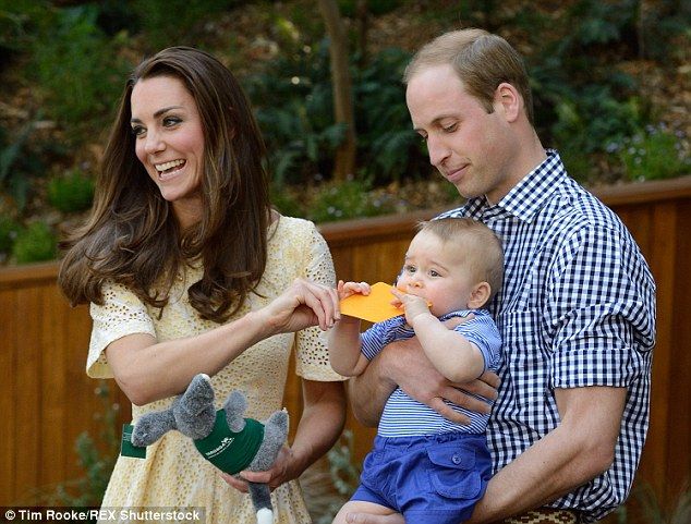 Ο πρίγκιπας Τζορτζ έχει γενέθλια! Δείτε ένα πλούσιο φωτογραφικό υλικό από την ώρα που γεννήθηκε!