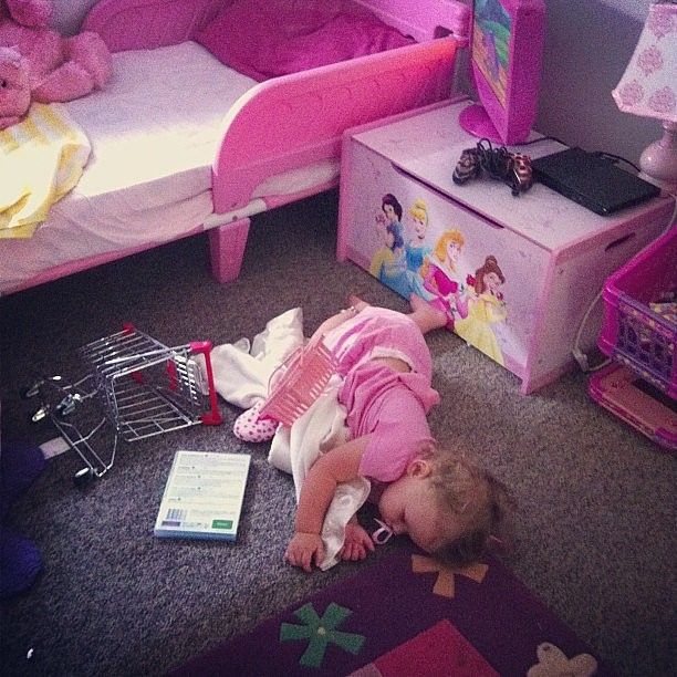 Και όμως τα παιδιά κοιμούνται όπου βρουν. 30 εικόνες το αποδεικνύουν!