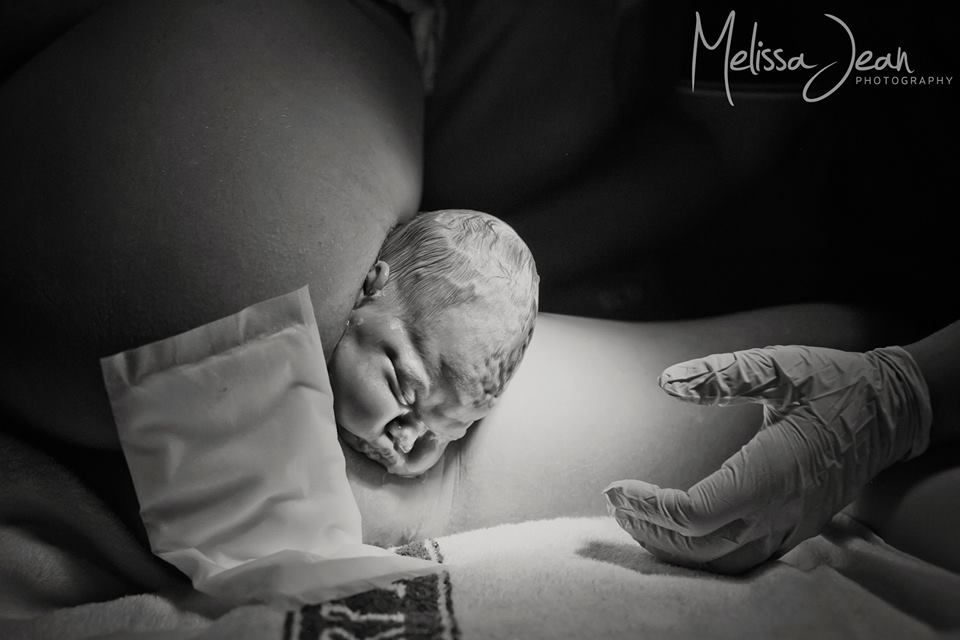 Αυτές είναι οι φωτογραφίες μητρότητας και γέννας, που το Instagram διέγραψε και απαγόρευσε!