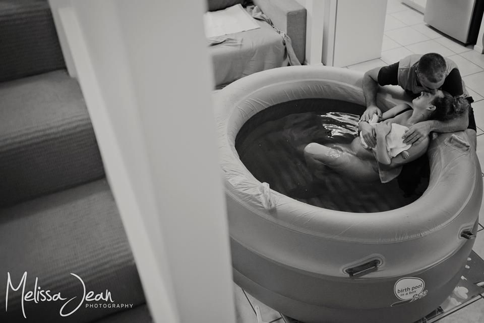 Αυτές είναι οι φωτογραφίες μητρότητας και γέννας, που το Instagram διέγραψε και απαγόρευσε!