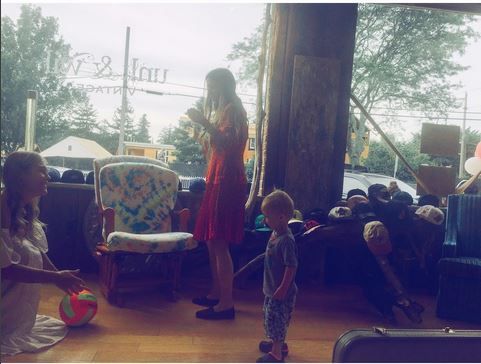 Σοφία Καρβέλα: Παιχνίδια με τον Νινίκο λίγες μέρες αφού ανακοίνωσε τη δεύτερη εγκυμοσύνη της (εικόνες)