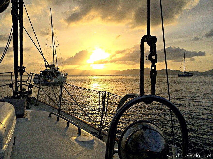 Αυτοί οι γονείς μεγαλώνουν τα τρία τους παιδιά πάνω σε ένα ιστιοπλοϊκό! (εικόνες)