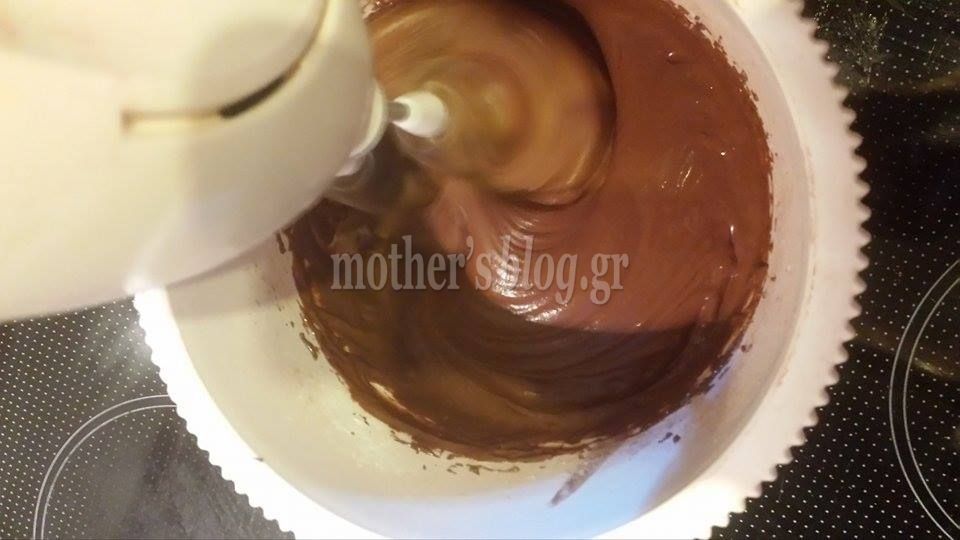 Δεκατιανό στο σχολείο: Κεκάκια σοκολάτας από τα χεράκια μας! (εικόνες βήμα-βήμα)