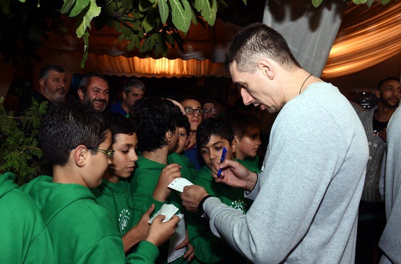 Λαμπερά ήταν τα εγκαίνια του PAO Shop στη Λεωφόρο Αλεξάνδρας