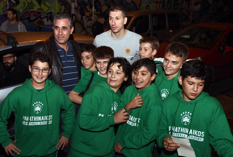 Λαμπερά ήταν τα εγκαίνια του PAO Shop στη Λεωφόρο Αλεξάνδρας