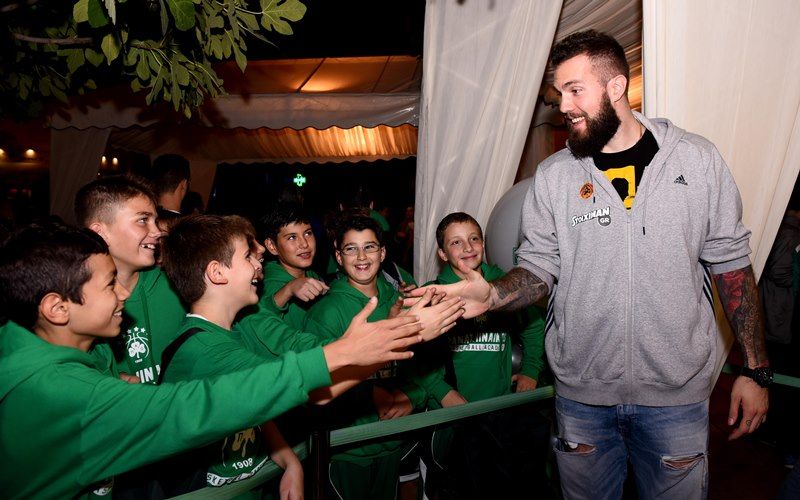 Λαμπερά ήταν τα εγκαίνια του PAO Shop στη Λεωφόρο Αλεξάνδρας