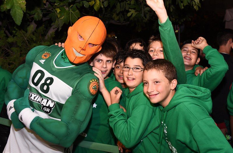 Λαμπερά ήταν τα εγκαίνια του PAO Shop στη Λεωφόρο Αλεξάνδρας